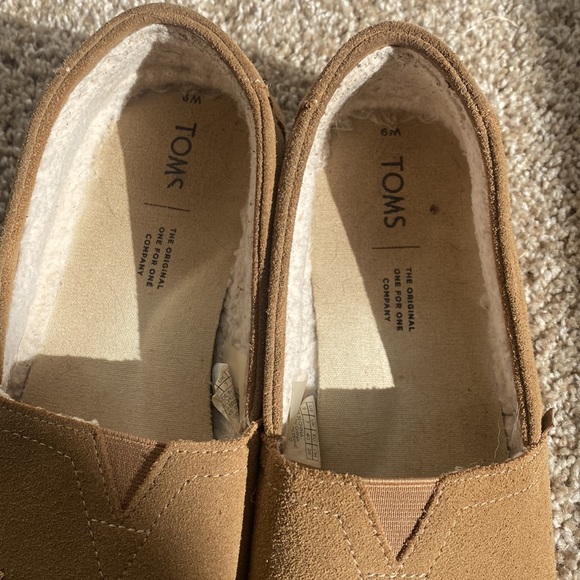 Tom’s Fur Lined Moccasins (Women’s) - Picture 5 of 6